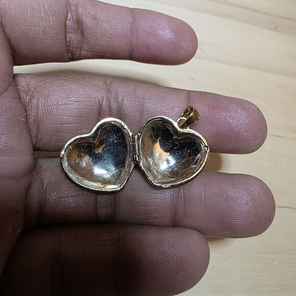 sterling silver 925 Gold Washed Heart Shaped Locket Pendant Weighs 5 Grams - Picture 6 of 8
